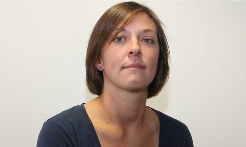 Headshot of Dr Kerry Harris