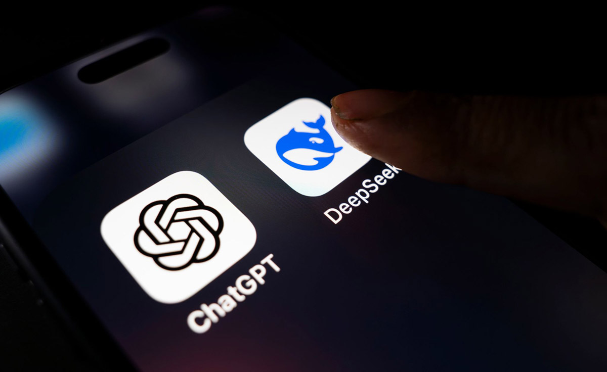 Image of a mobile screen with ChatGPT and DeepSeek apps and a finger about to press the DeepSeek app