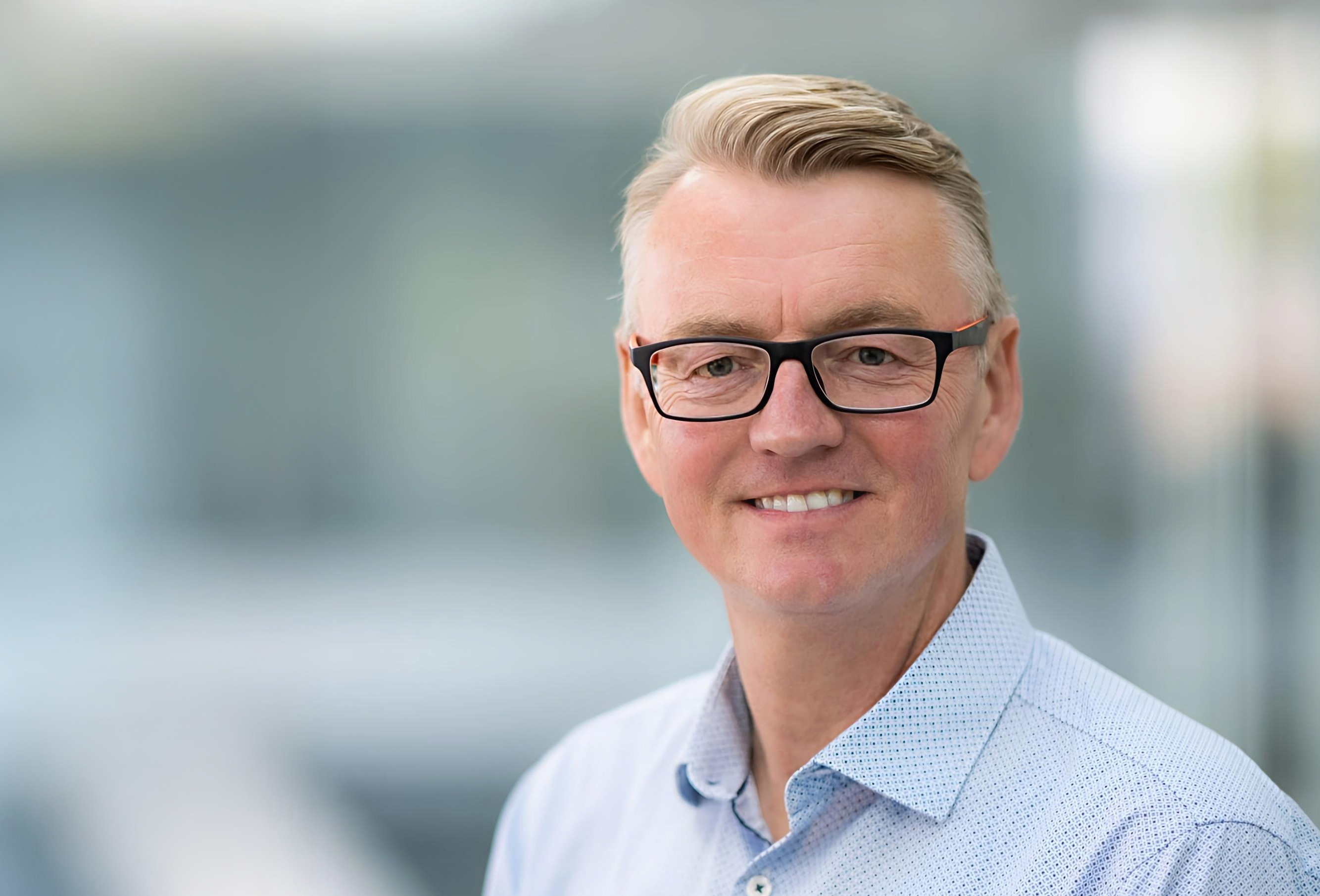 Headshot of Professor Sheldon Hanton